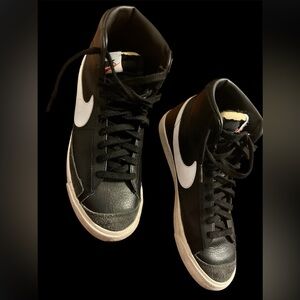 Nike dunk men’s 10 woman’s 11.5